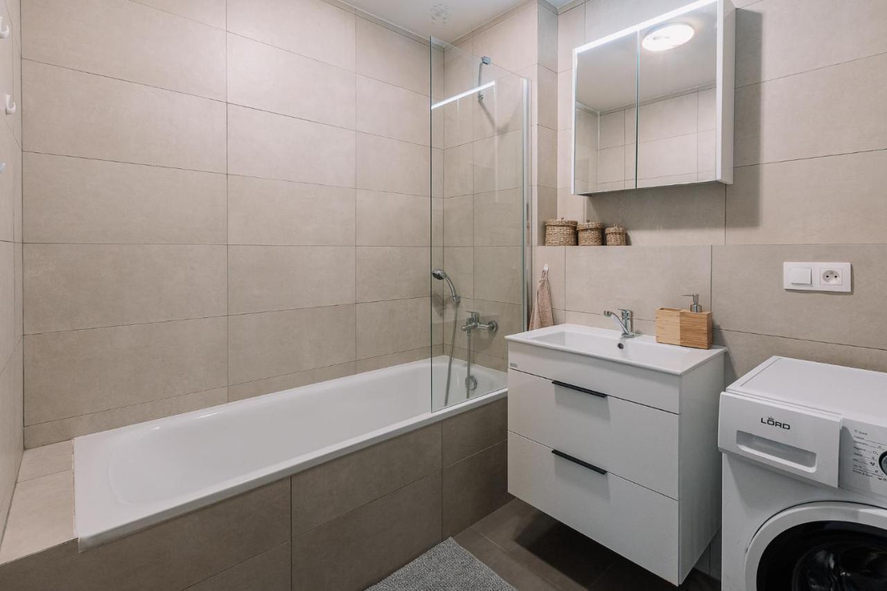 Skau 1 Old Town Family & Business Apartment Free Parking บราติสลาวา ภายนอก รูปภาพ